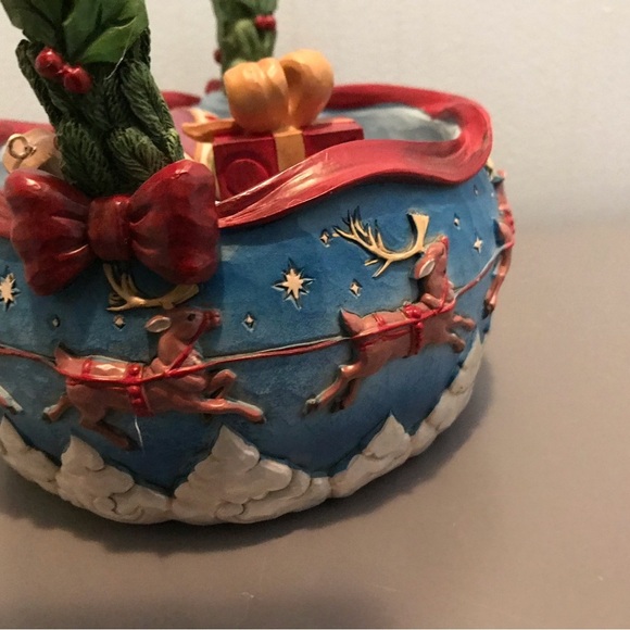 Jim Shore Blue Christmas Basket with Ornaments - Picture 5 of 10